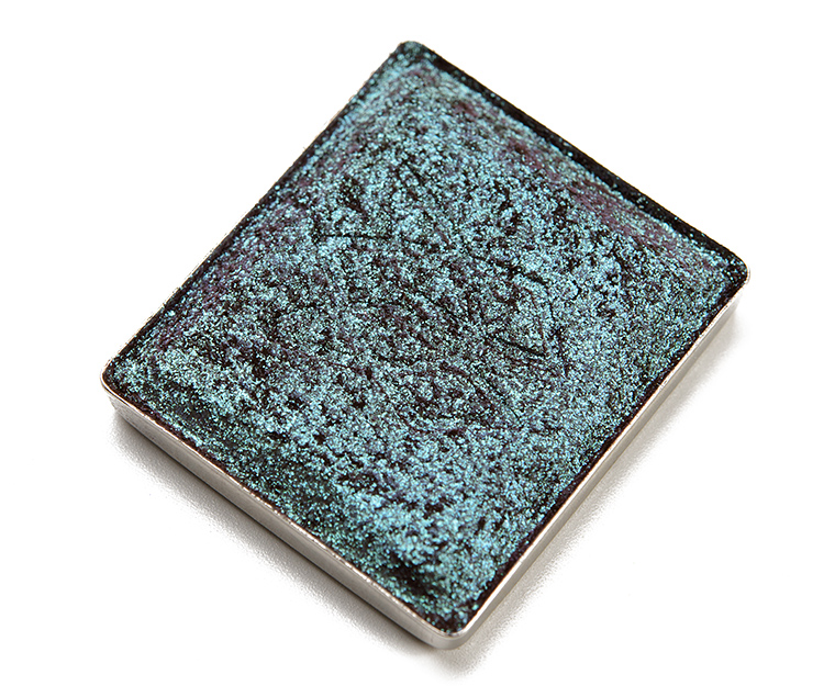 Clionadh Azure Deep Iridescent Multichrome Eyeshadow