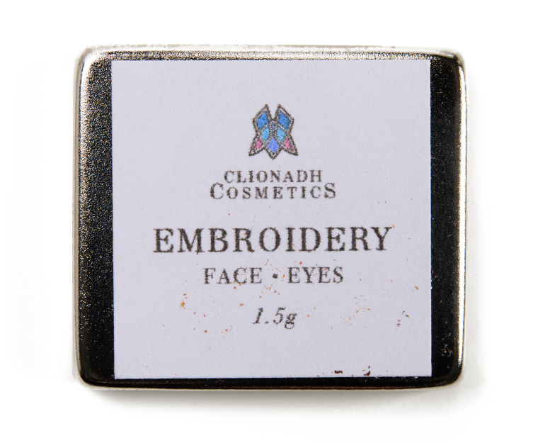 Clionadh Embroidery Hybrid Multichrome Eyeshadow
