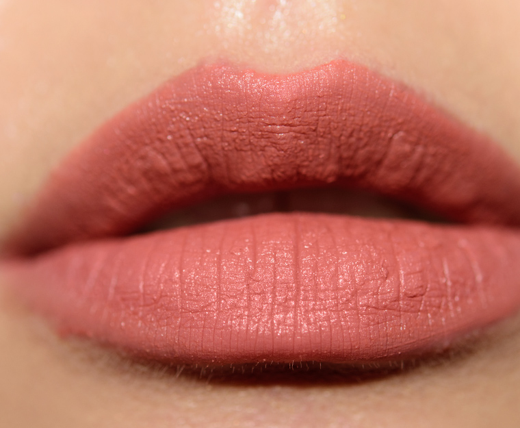 <p class="text-center">MAC Date-Maker Powder Kiss Liquid Lipcolour</p>