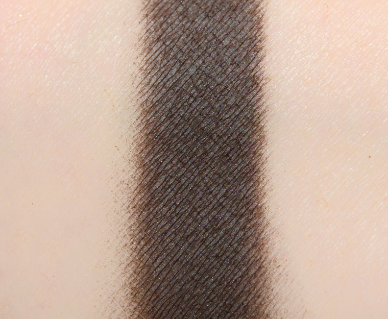 <p class="text-center">MAC Give a Glam Powder Kiss Soft Matte Eyeshadow</p>
