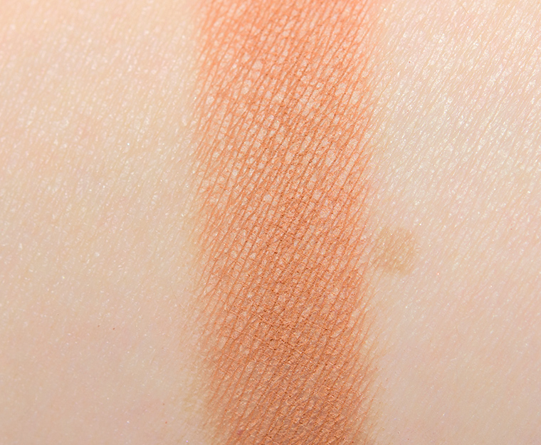 <p class="text-center">MAC What Clout Powder Kiss Soft Matte Eyeshadow</p>