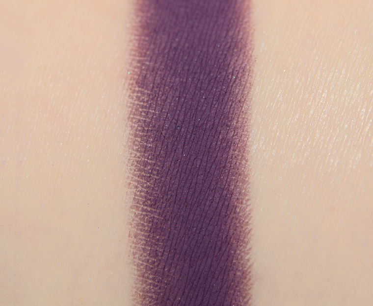 <p class="text-center">Give Me Glow Blackened Plum Matte Pressed Shadow</p>