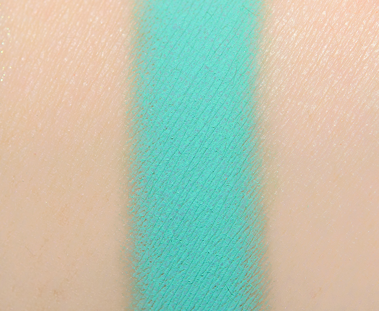 <p class="text-center">Give Me Glow Brazilian Bikini Matte Pressed Shadow</p>