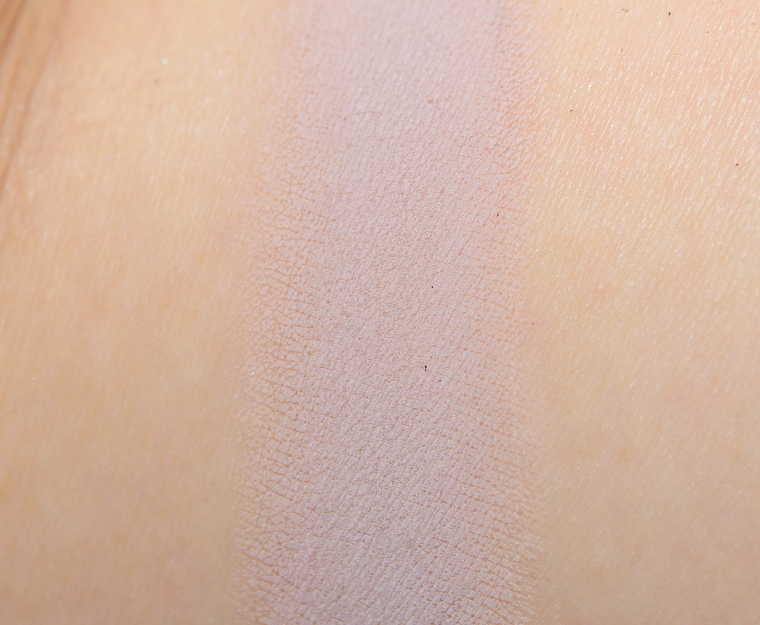 <p class="text-center">Give Me Glow Concrete Jungle Matte Pressed Shadow</p>