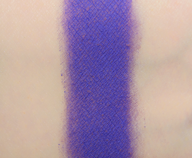 <p class="text-center">Give Me Glow Grapeness Matte Pressed Shadow</p>