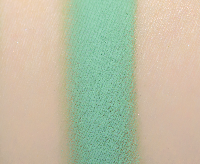 <p class="text-center">Give Me Glow So Rich Matte Pressed Shadow</p>