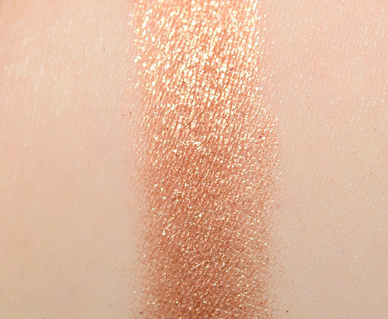 <p class="text-center">Huda Beauty Sand Haze #1 Eyeshadow</p>