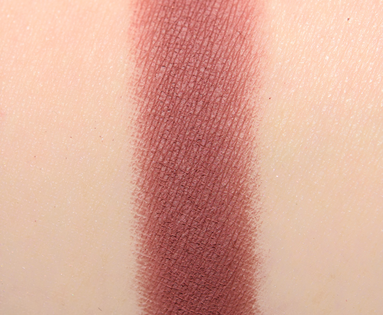 <p class="text-center">Huda Beauty Sand Haze #3 Eyeshadow</p>
