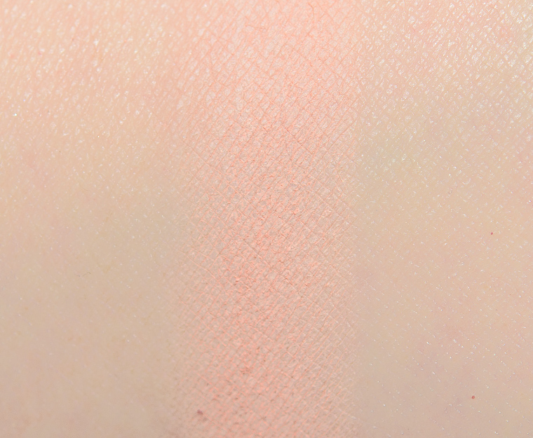<p class="text-center">Huda Beauty Sand Haze #5 Eyeshadow</p>