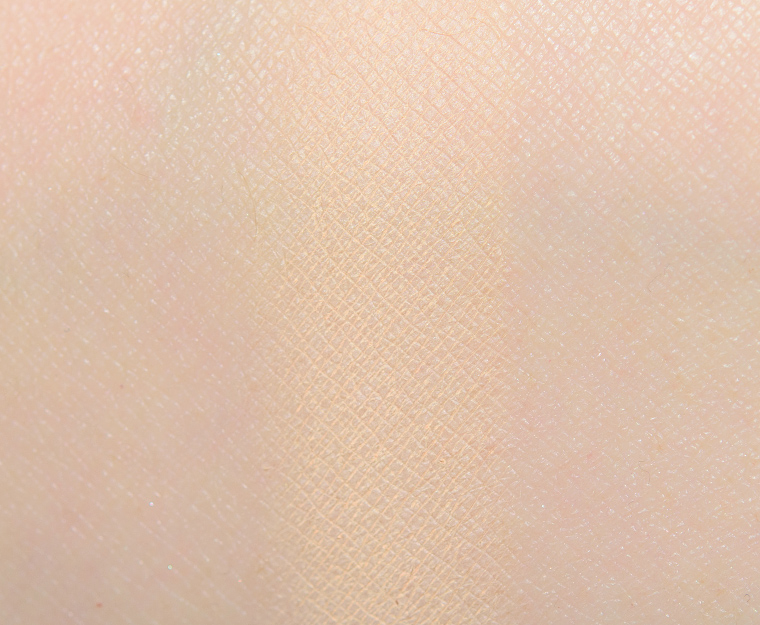 <p class="text-center">Huda Beauty Sand Haze #6 Eyeshadow</p>