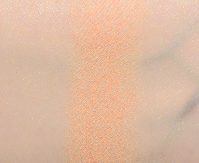 <p class="text-center">Huda Beauty Sand Haze #7 Eyeshadow</p>