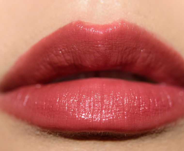<p class="text-center">Rare Beauty Support With Gratitude Dewy Lip Balm</p>