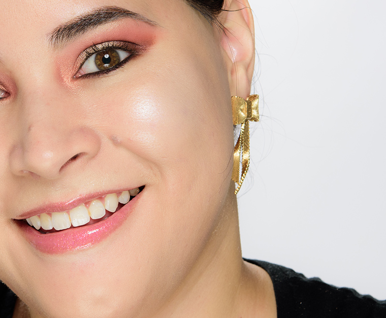 MAC Glitzed Out Extra Dimension Skinfinish