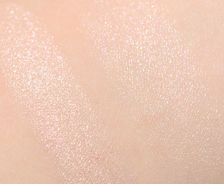 MAC Out on the Tinseltown Extra Dimension Skinfinish