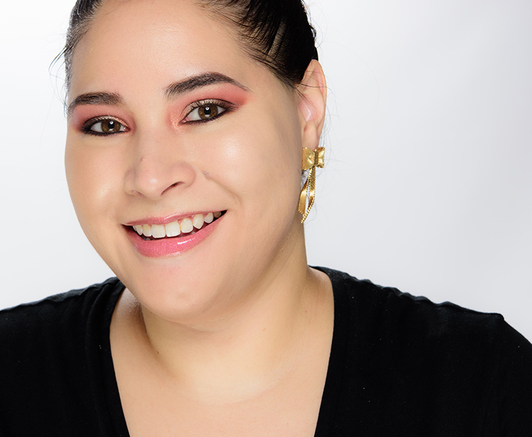 MAC Out on the Tinseltown Extra Dimension Skinfinish