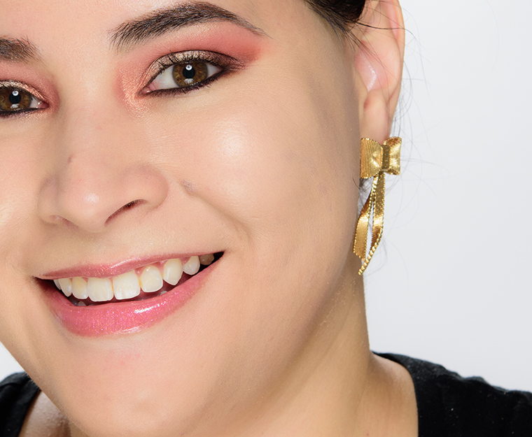 MAC Out on the Tinseltown Extra Dimension Skinfinish