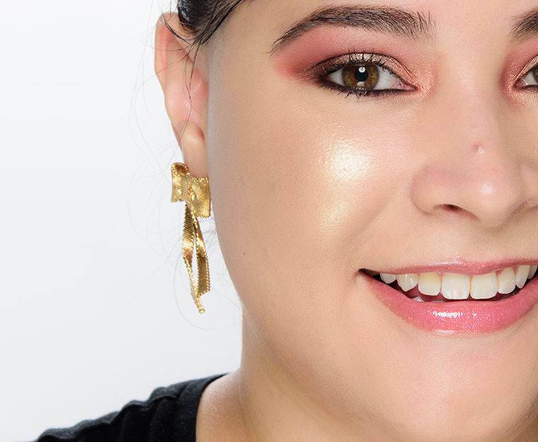MAC There She Glows Extra Dimension Skinfinish