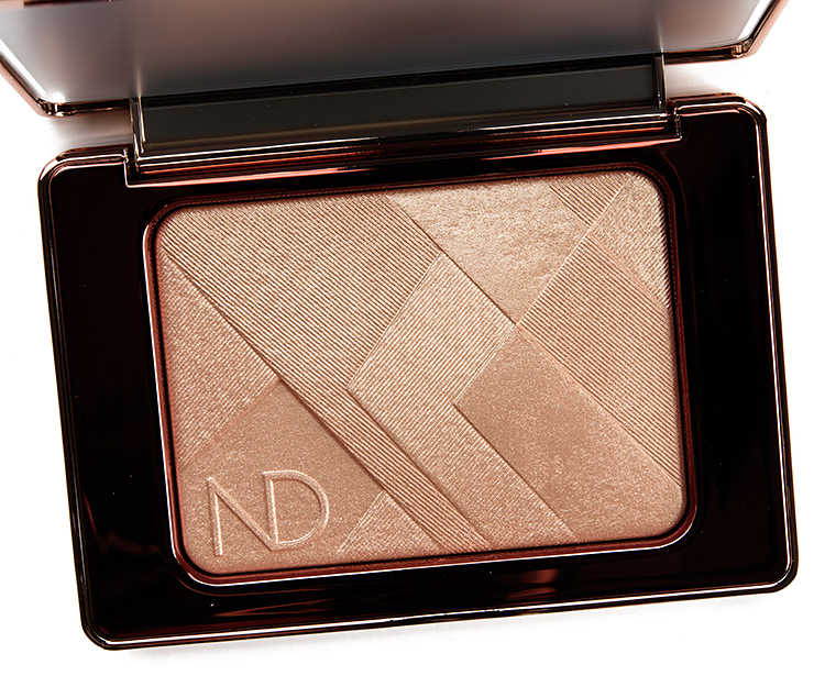 Natasha Denona I Need a Nude Glow Impact Powder