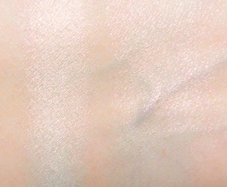<p class="text-center">Clionadh Electrocute Powder Highlighter</p>