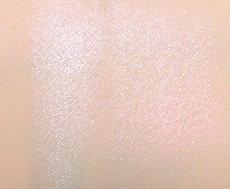 <p class="text-center">Clionadh Fuse Powder Highlighter</p>