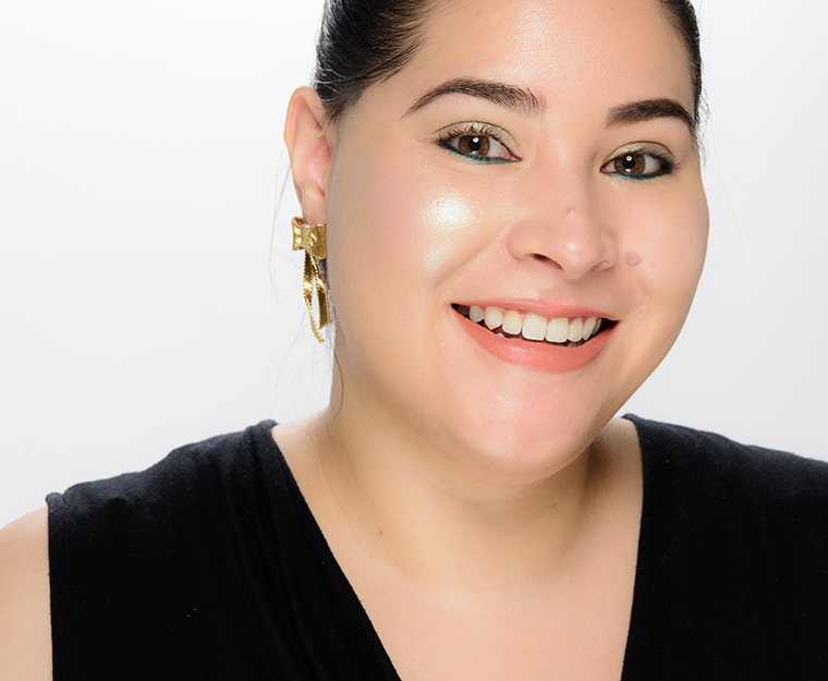 Clionadh High Voltage Powder Highlighter