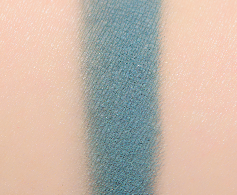 <p class="text-center">MAC Good Jeans Powder Kiss Soft Matte Eyeshadow</p>