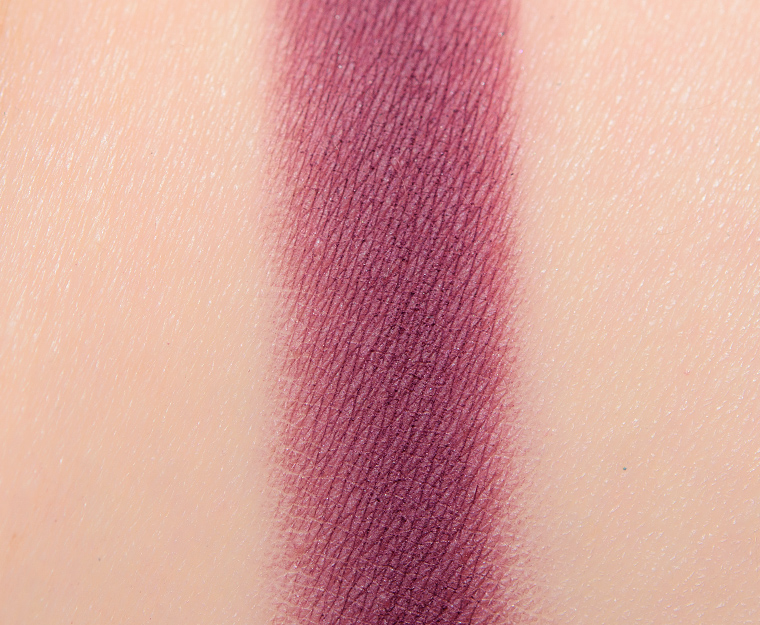 <p class="text-center">MAC P for Potent Powder Kiss Soft Matte Eyeshadow</p>