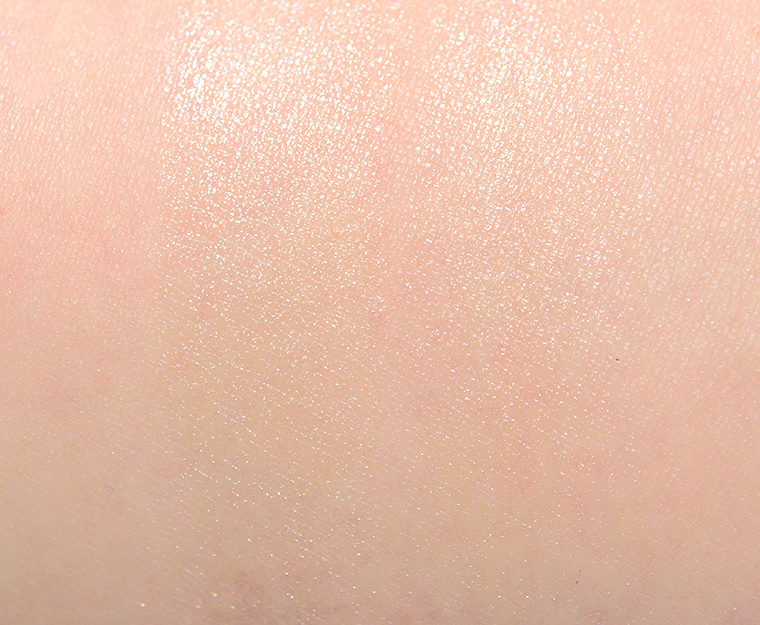 <p class="text-center">Merit Cava Day Glow Highlighting Balm</p>
