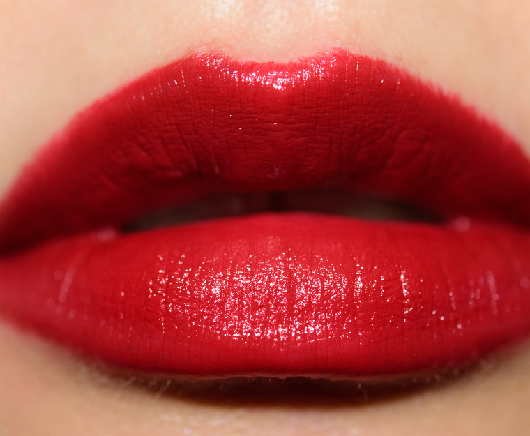 <p class="text-center">YSL Rouge Extreme (152) Rouge Pur Couture SPF15 Lipstick</p>