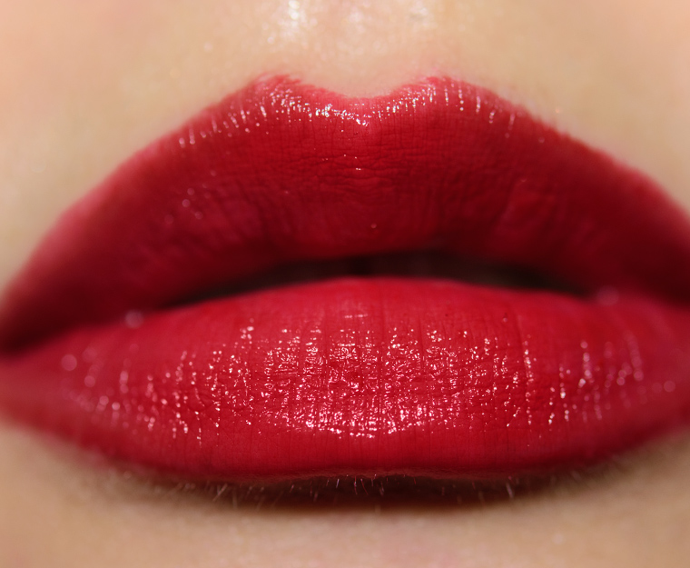 <p class="text-center">Guerlain Corolla Rouge (819) KissKiss Shine Bloom Lipstick Balm</p>
