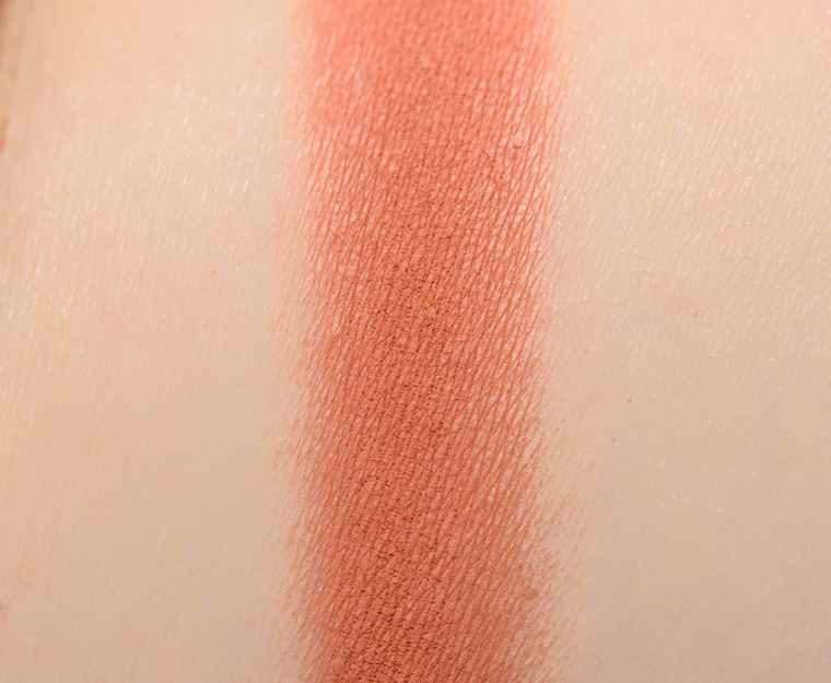 <p class="text-center">Huda Beauty Caramel Brown #4 Eyeshadow</p>