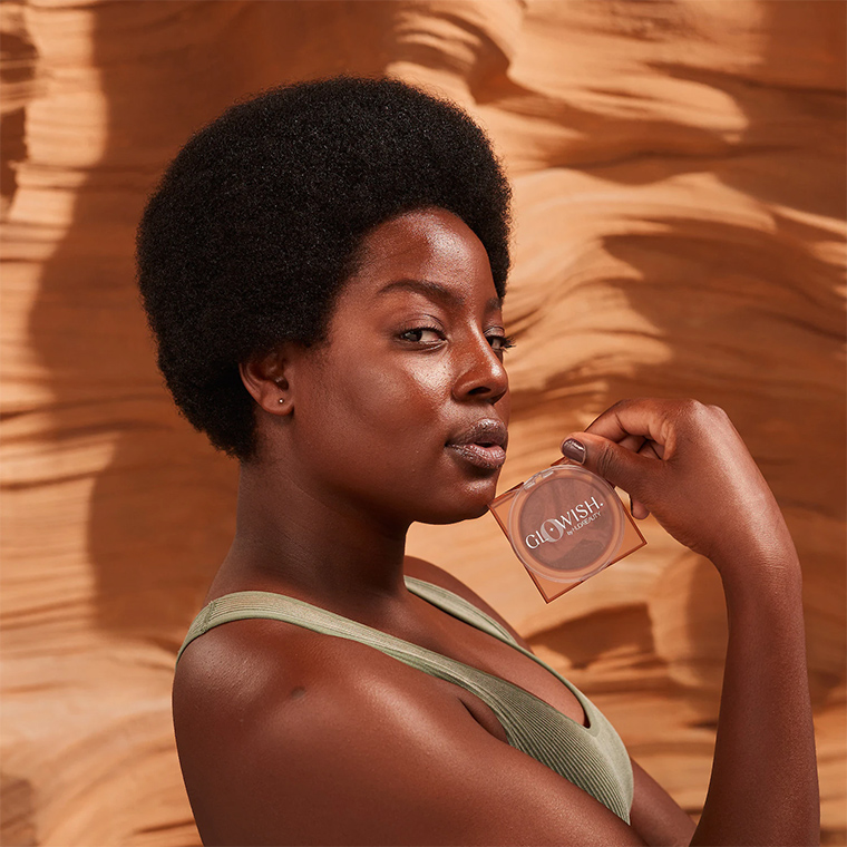 Huda Beauty GloWish Soft Radiance Bronzing Powder for Summer 2021