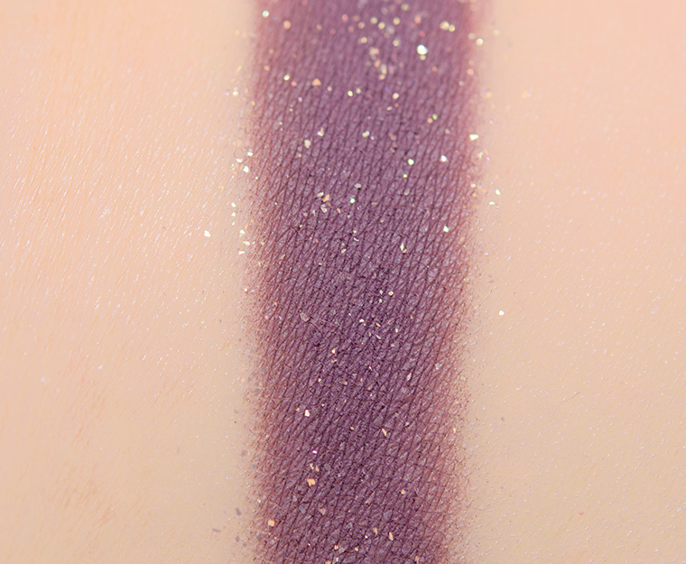<p class="text-center">Urban Decay Groovy Potential 24/7 Eyeshadow</p>