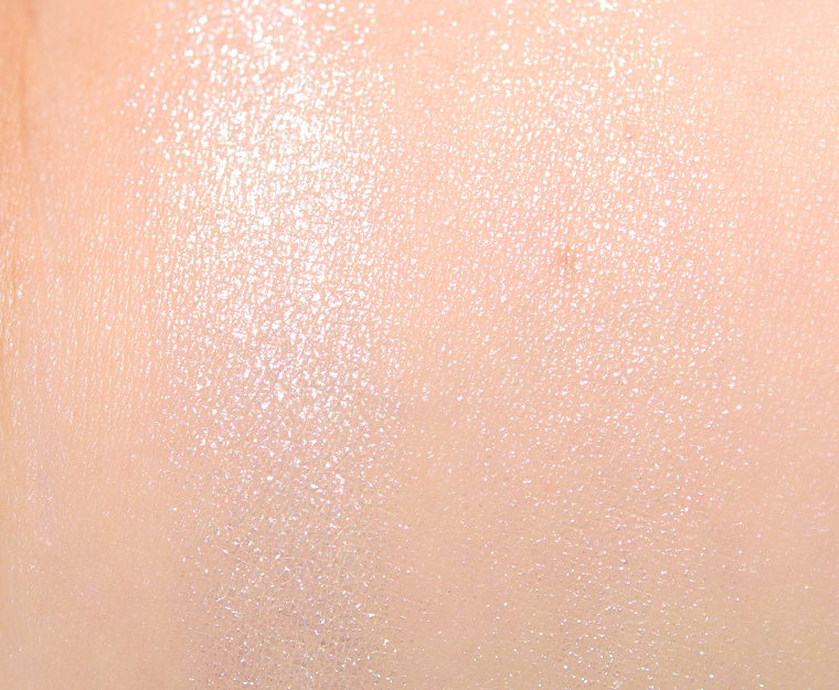 <p class="text-center">Makeup by Mario Opal Soft Glow Highlighter</p>