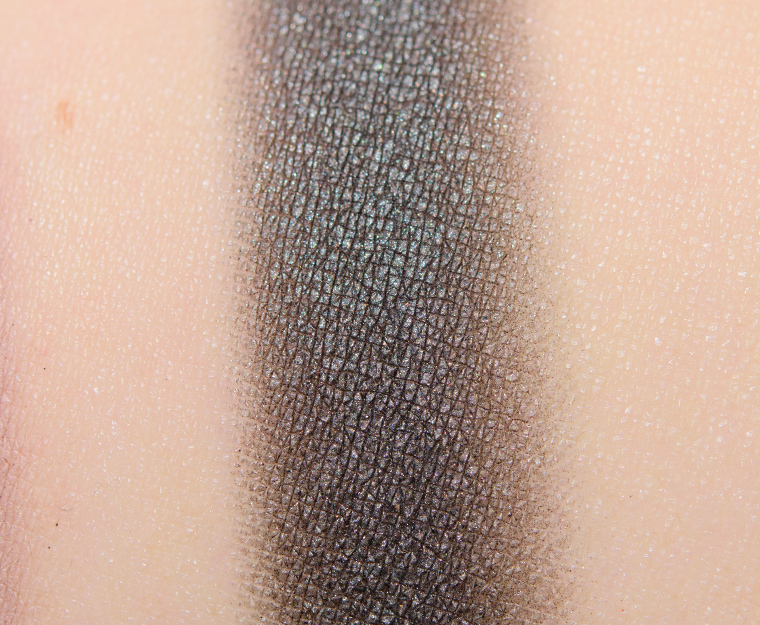 <p class="text-center">Chanel Douceur et Serenite #2 Multi-Effect Eyeshadow</p>