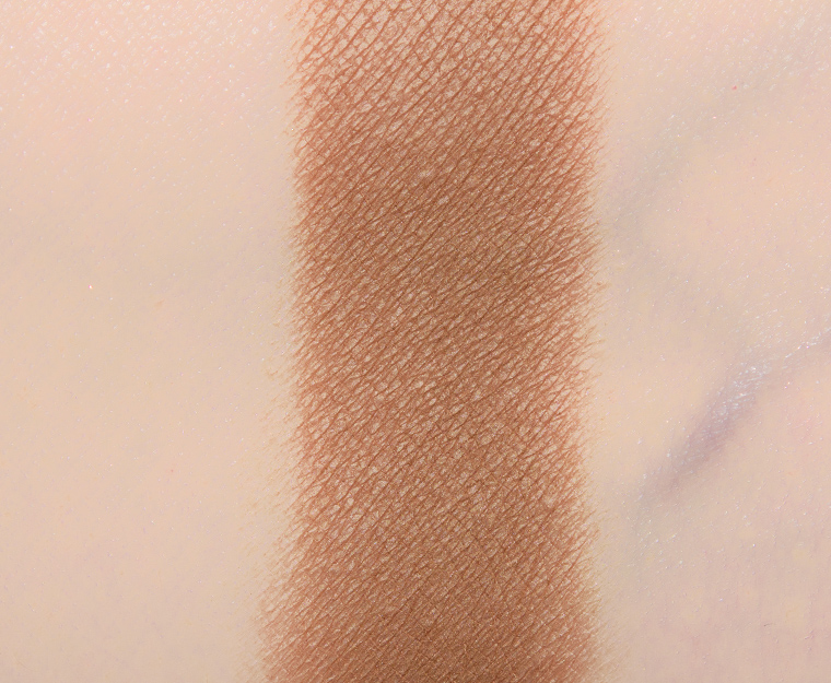 <p class="text-center">Dior Golden Day #4 High Colour Eyeshadow</p>