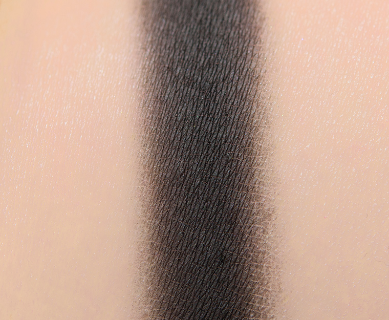 <p class="text-center">Dior Golden Day #5 High Colour Eyeshadow</p>