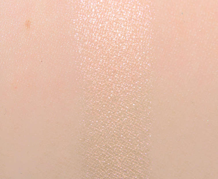 <p class="text-center">Dior Toile de Jouy #1 High Colour Eyeshadow</p>