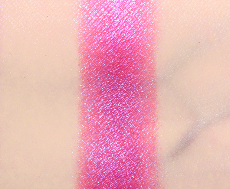 <p class="text-center">Glaminatrix Bubblegum Duochrome Eyeshadow</p>