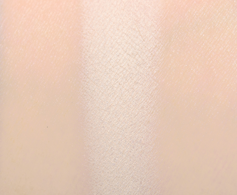 <p class="text-center">Natasha Denona Puff (282CM) Creamy Matte Eye Shadow</p>