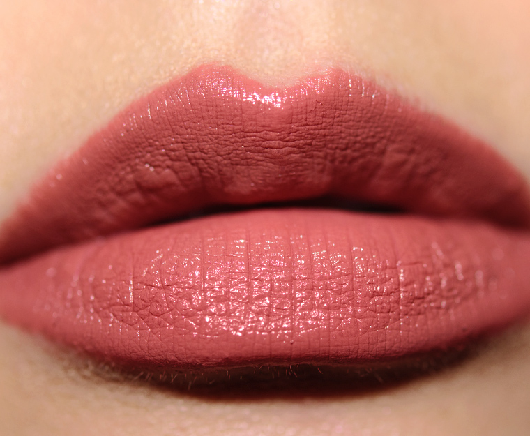 <p class="text-center">Smashbox Stepping Out Be Legendary Prime and Plush Lipstick</p>