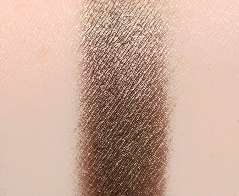 <p class="text-center">Dior Atelier Dore #4 High Colour Eyeshadow</p>