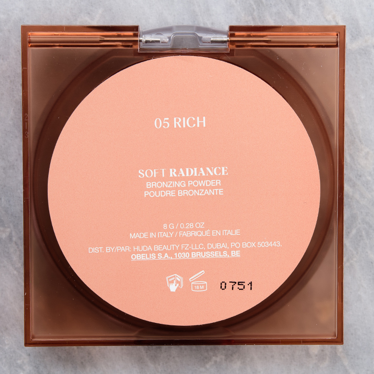 Huda Beauty Rich GloWish Soft Radiance Bronzing Powder