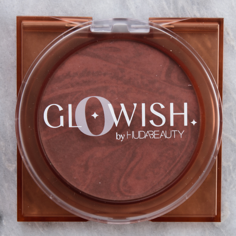 Huda Beauty Rich GloWish Soft Radiance Bronzing Powder
