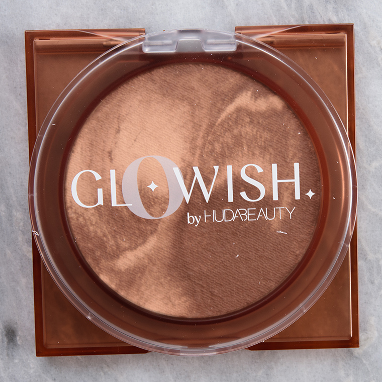 Huda Beauty Tan Light GloWish Soft Radiance Bronzing Powder