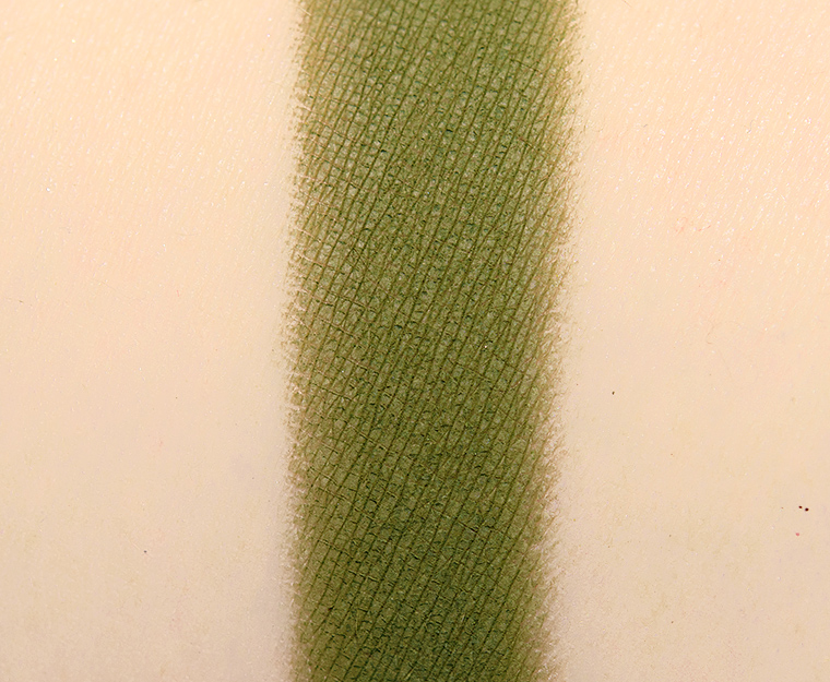 <p class="text-center">Ace Beaute Army Pressed Pigment</p>
