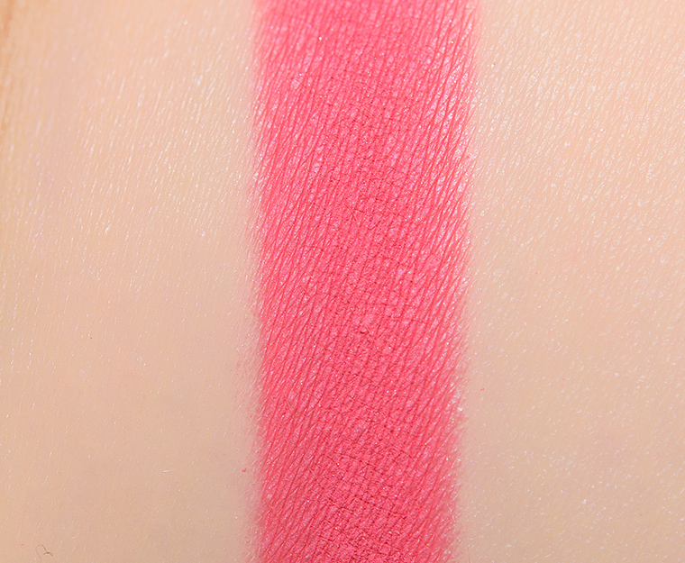 <p class="text-center">Ace Beaute Dahlia Pressed Pigment</p>