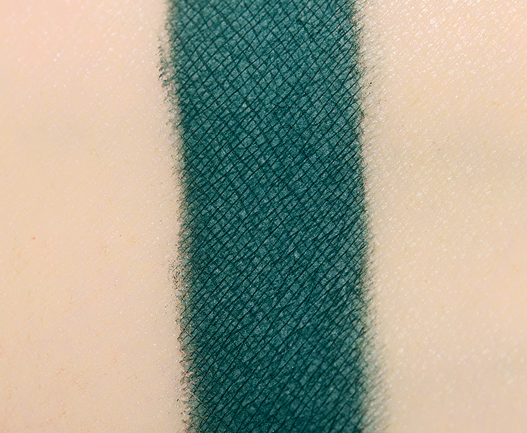 <p class="text-center">Ace Beaute Forest Pine Eyeshadow</p>