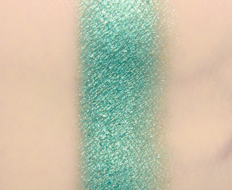 <p class="text-center">Ace Beaute Fruit Dove Eyeshadow</p>