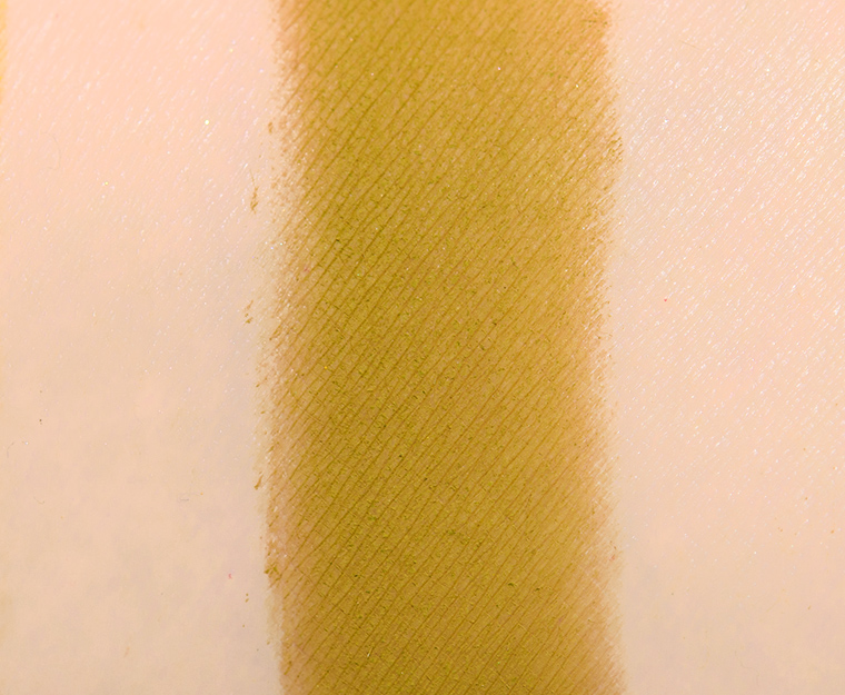<p class="text-center">Ace Beaute Golden Apple Pressed Pigment</p>